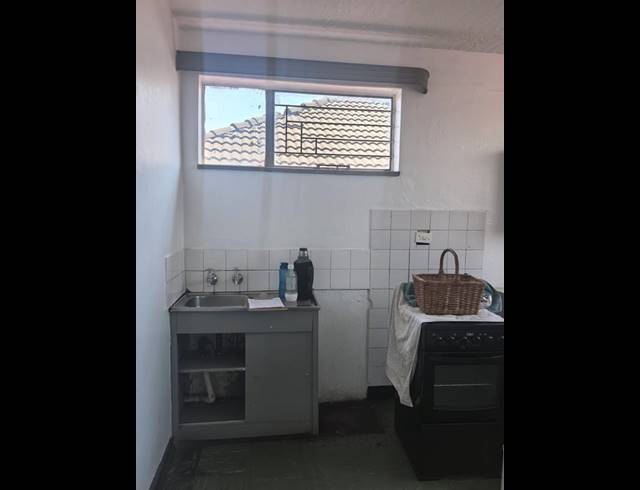1 BEDROOM APARTMENT FOR SALE IN KEMPTON PARK CENTRAL